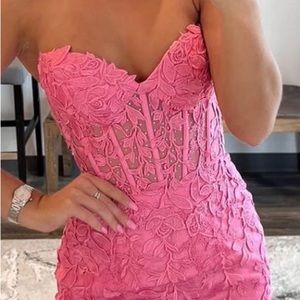 Pink Sweetheart lace Short Homecoming/Prom dress with lace up back in a size 6.
